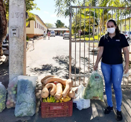 APAS co-op delivers fresh fruit and veg from the Solidarity Garden Project