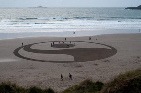 Fairtrade Welsh campaigners make the Mark on Whitesands Beach